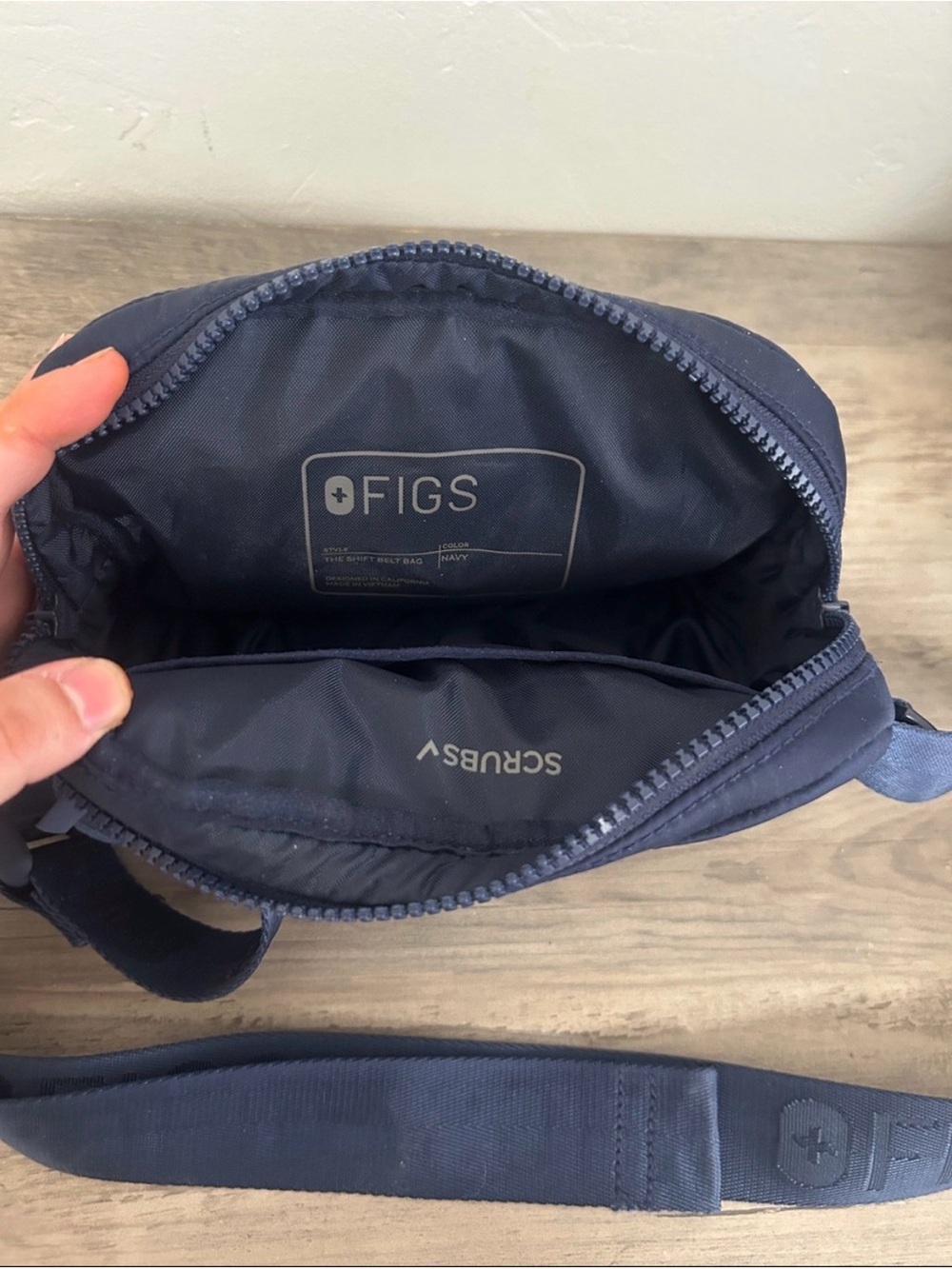 New! Figs Navy Crossbody Sling Bag - Picture 3 of 5